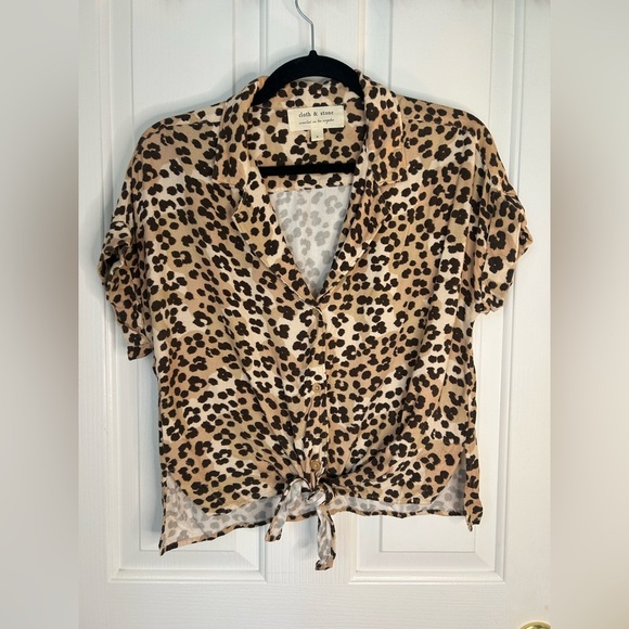 Cloth & Stone Leopard Print Cropped Tie Front Button Down Tee Size Small - Picture 2 of 8